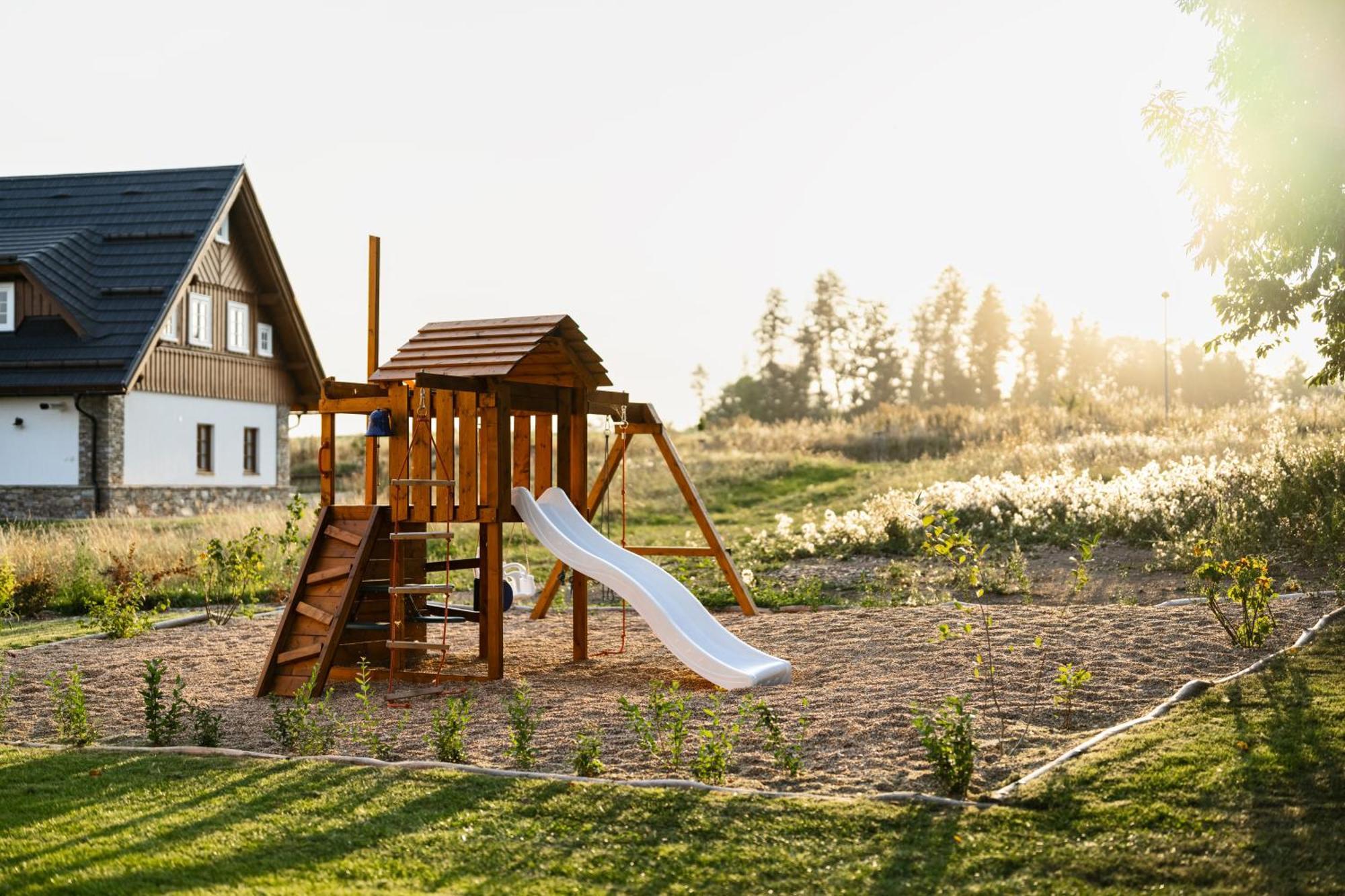 Roubenka "Tam Kde Lisky Davaji Dobrou Noc" Vila Černý Dŭl Exterior foto