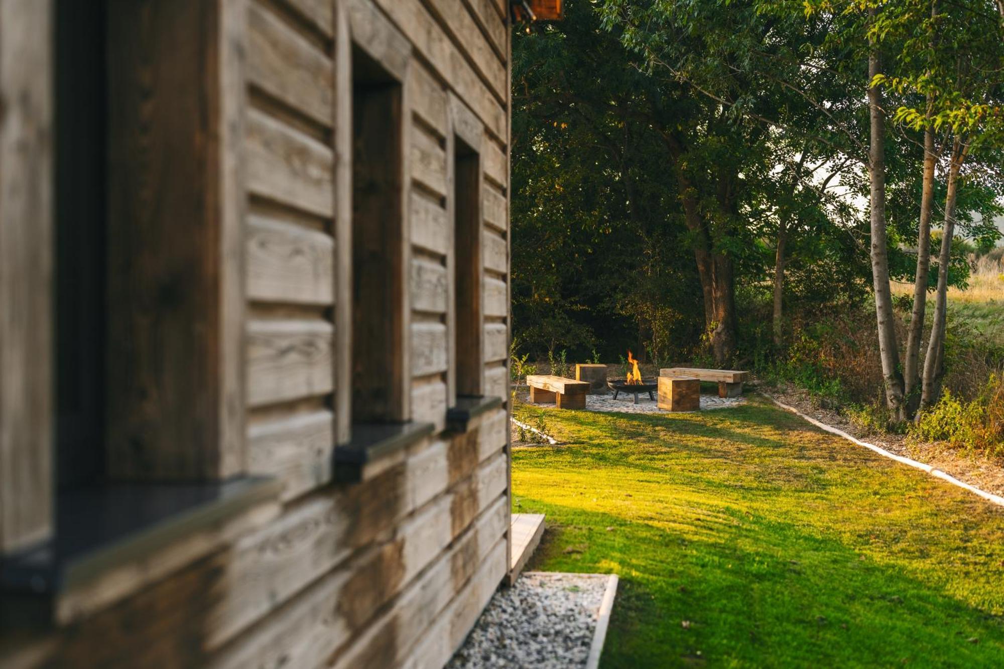 Roubenka "Tam Kde Lisky Davaji Dobrou Noc" Vila Černý Dŭl Exterior foto